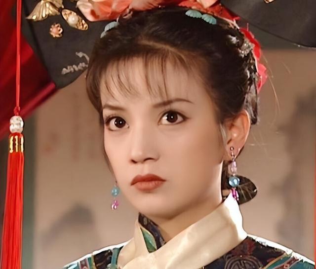 婚姻事业全无，消失4年后，49岁赵薇再曝近况，胃癌传闻真相曝光