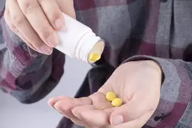 “饭后吃药，等于白吃”?什么时候吃药最有效果？来看医生怎么说图片