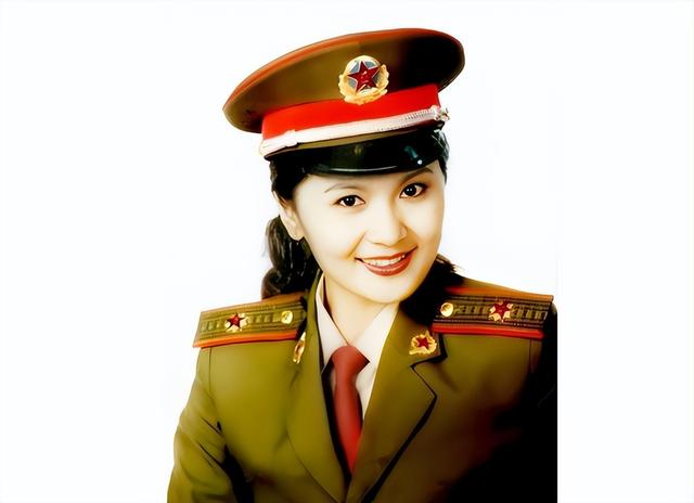 她是天生丽质的美女演员，嫁给军委副主席之子，离婚后成知名画家