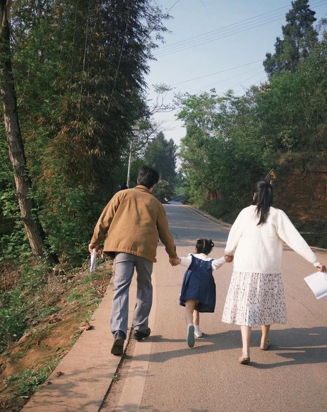 浙江夫妻婚变纠纷：女子患癌去世后丈夫发现七年出轨及百万债务。