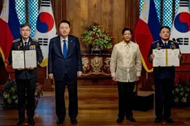 韩国2次叫板中国，要在南海助菲，对手越来越多，中方双航母合练图片