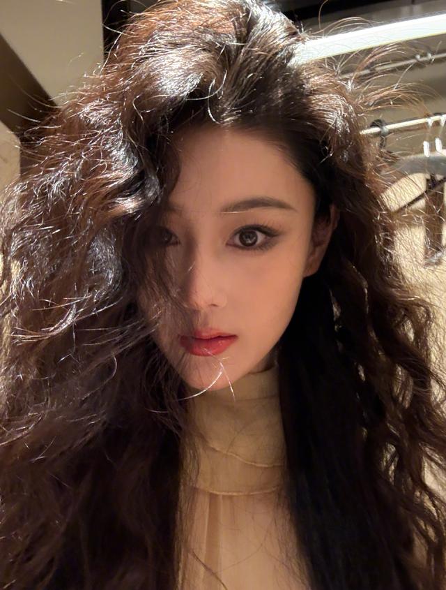张馨予庆结婚7周年
