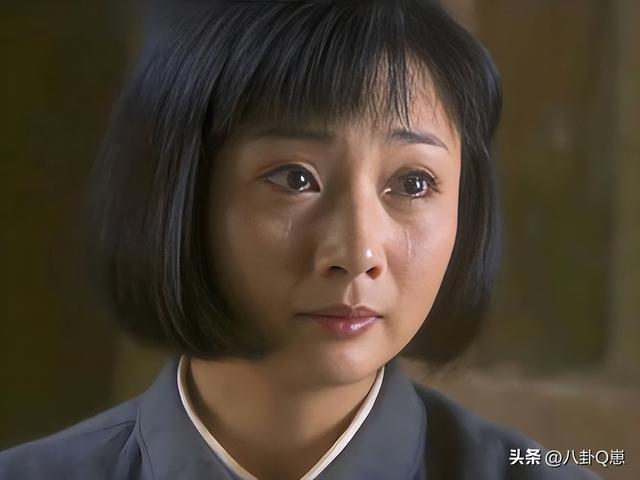 她是演员中的富婆，豪车多的开不过来，如今45岁却像年龄少女