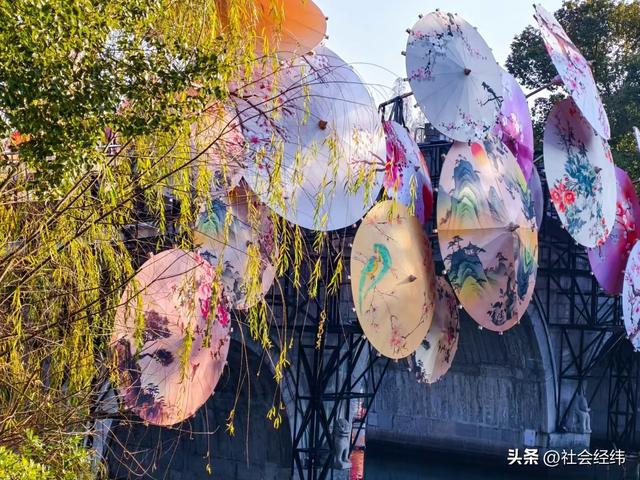 灯映华彩 夜泊秦淮——第40届秦淮灯会白鹭洲灯会主会场