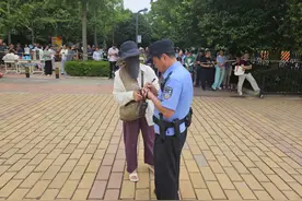 取准考证、送铅笔文具……郑州民警护航中招考试，给马虎的孩子送上一份守护!图片