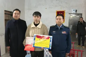 未入军营，先铸军魂：醴陵应征青年张豪鑫雪夜跳水，20分钟里勇救4人图片