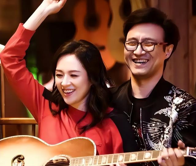 章子怡也没想到，离婚刚两年的54岁汪峰，竟走上了另一条上坡路