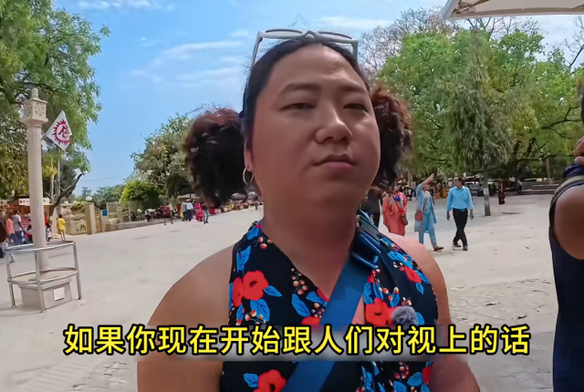 韩国小伙在印度挑战女装出行，想要看是否会有危险，结果直接被骗