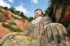 62年政府修缮乐山大佛，在心脏处发现一个洞，揭开1200年前的传说图片