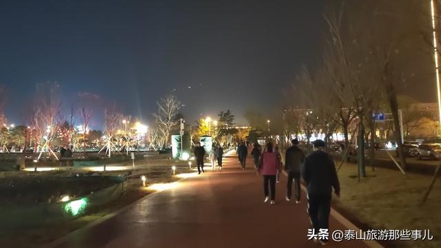 泰安：只知道这儿白天热闹，没想到晚上也很火爆，看来这样改对了