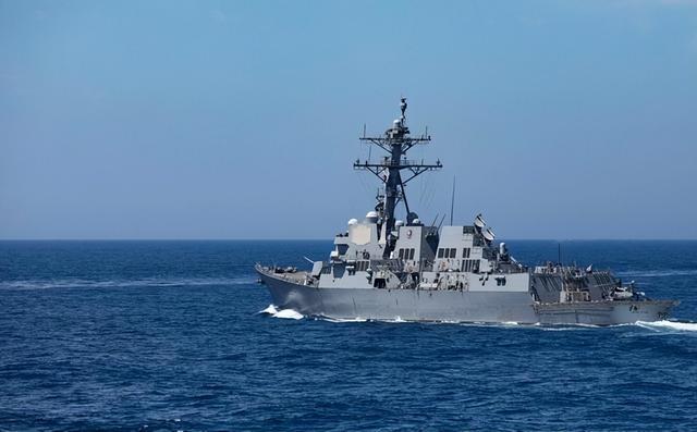 中美舰艇发生激烈对峙，外军突然冲向解放军，结果下一刻就老实了