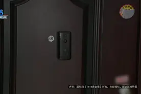 老婆专门买给他的......猫眼中，闪现一个头盔男图片