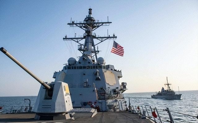 特朗普演都不演了！美军第2次突袭超级油轮，硬抢中国180万桶原油