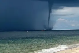 涠洲岛附近海域现“龙吸水”，目击者：持续近20分钟，天空被分成两半，几乎每年都会出现图片