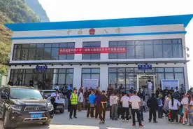 中越两条出入境通道临时开放客运功能！图片