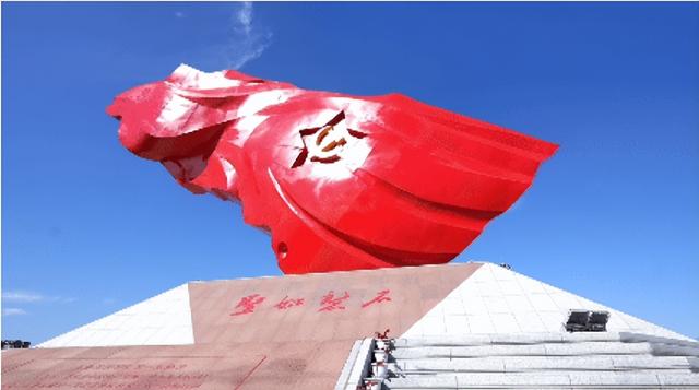 这个秋天来吉林吧！来看秋日山河与红色信仰同框之美！