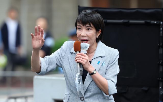 特朗普电话刚挂，日本2句话通告全球，中国不得不防	，国人紧急返华