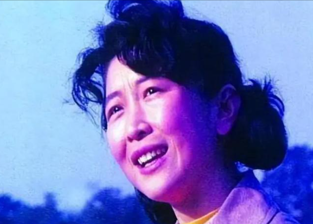 唐国强的“糟心事”：两个儿子都是残疾，难怪他73岁也不敢退休！