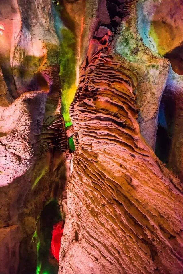 年味十足的山东宝藏小城，不仅是鲁菜重要发源地，还是“中国琉璃之乡”！