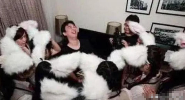 陪睡陪玩只是冰山一角,万达蒸发800亿后，官媒曝光王思聪真实现状