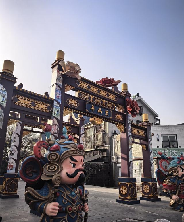 北京嘀咕，上海好奇，如今天津，竟成了能走着听、站着品的戏台！