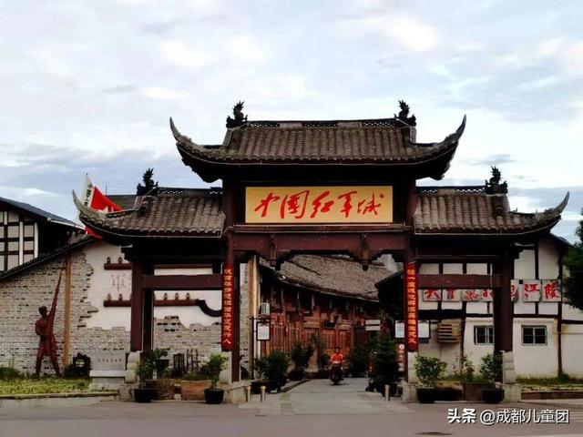 成都不远！这三个地方的红叶，美得很超过！