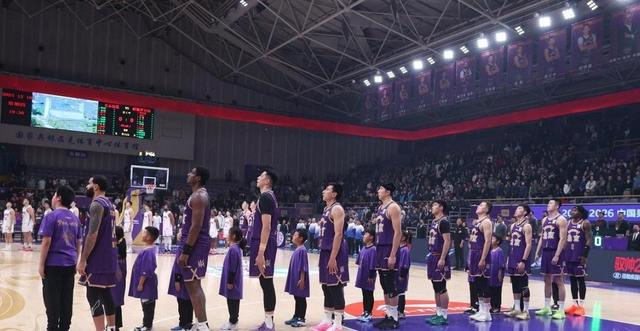 北控81-77辽宁	，没想到张庆鹏的发言竟这么说，杨鸣差得太多了