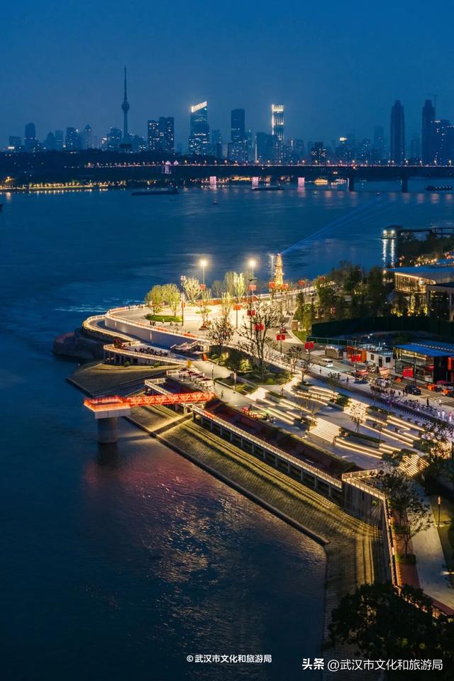 长江地标+1，武汉百里江滩，连起来了!