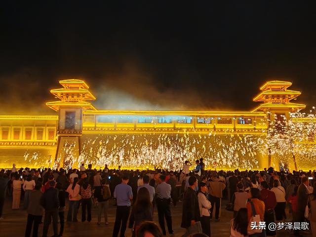 铁火映山河 中俄共华章 云梦国庆夜空中绽放文明对话