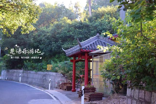 浙江宁波的历史文化名村，有第一高山村之誉，是看星空及露营胜地
