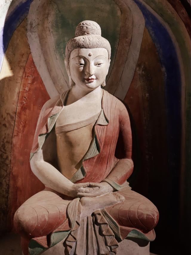 西夏皇家寺庙，35米绝美卧佛，国内仅存900年保留完好