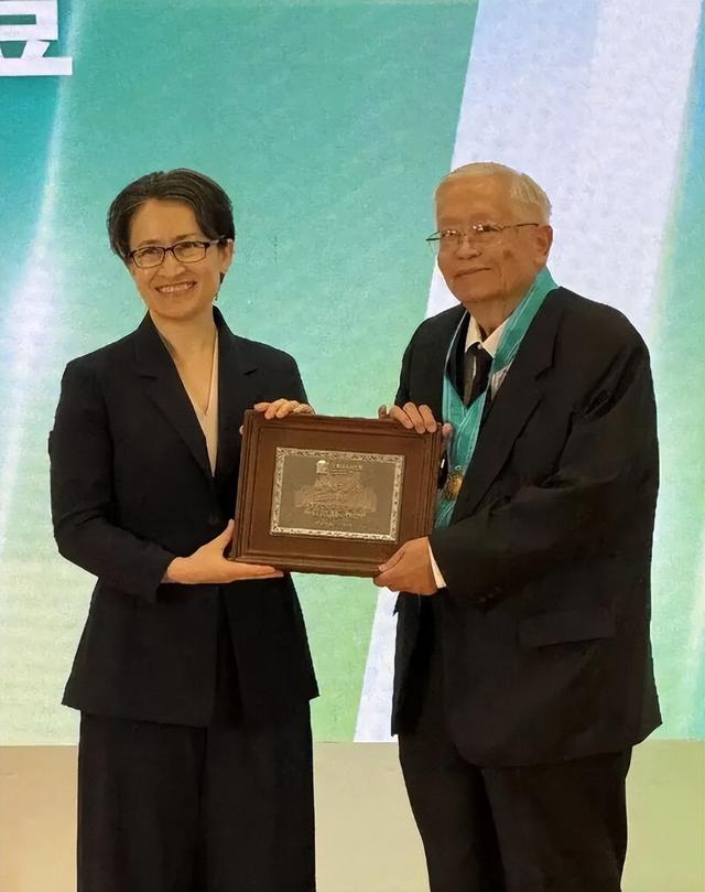 75岁芯片大佬潜逃美国！带核心技术机密，中国半导体经济警报拉响