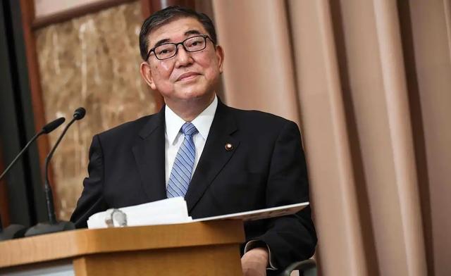 越闹越大！日本大使被召见，中国军号罕见警告，要让高市吞下苦果