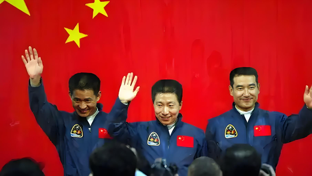 杨利伟夫人温柔美丽，被婆婆一眼看中，为丈夫放弃工作毅然随军！