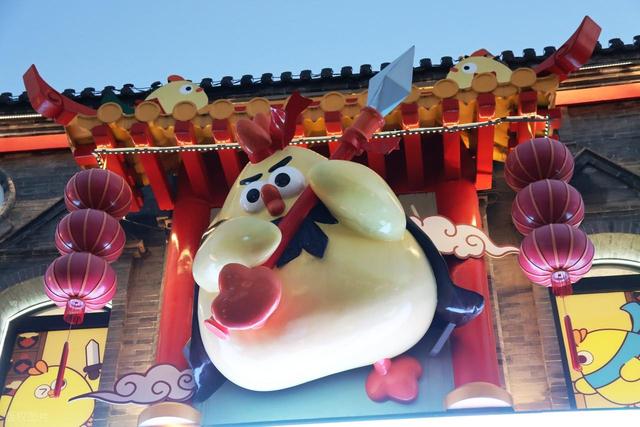 太原钟楼街各式卡通雕塑惹人爱