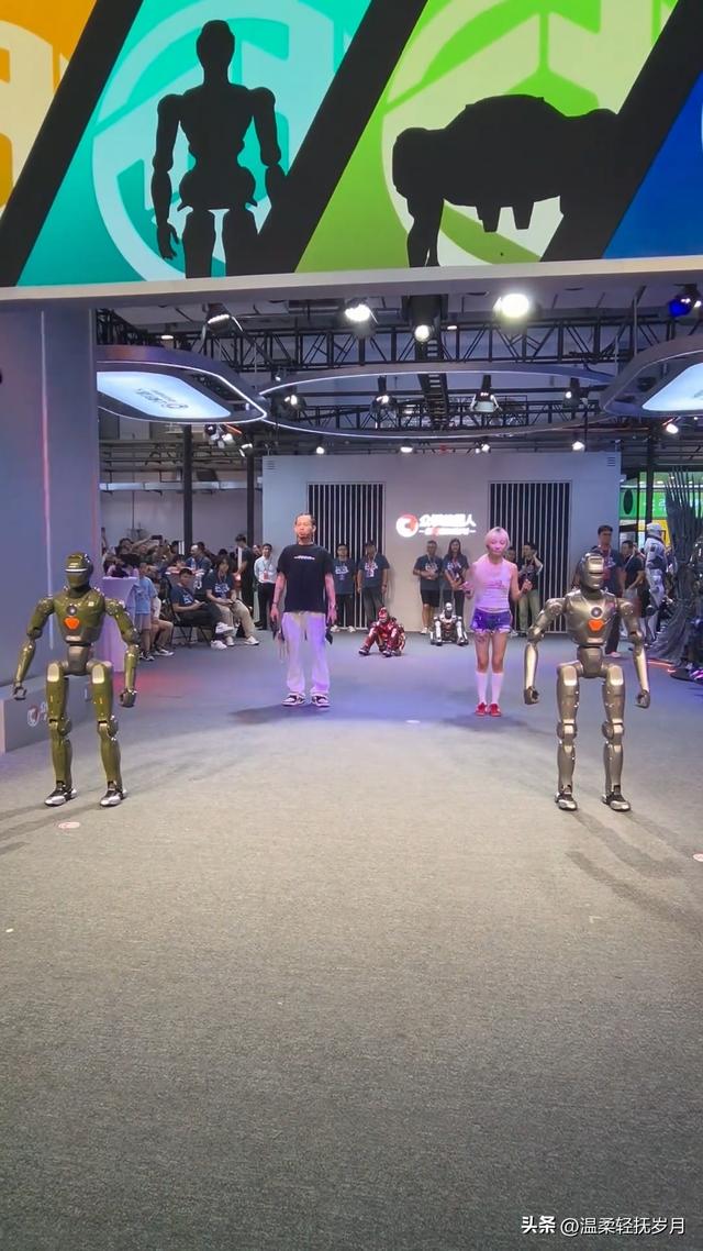 全球首个人机共舞机器人运动会开幕秀曝光：京剧武僧对决机械臂