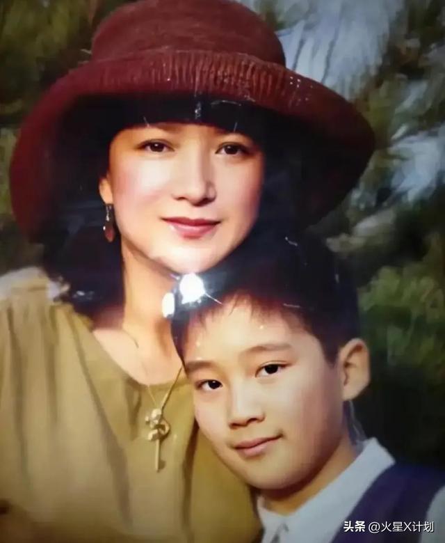 何晴住院照曝光，瘦了也浮肿了，与过往判若两人	，好友曝去世细节