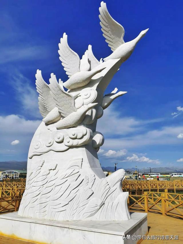 新疆巴音布鲁克草原的湿地风光