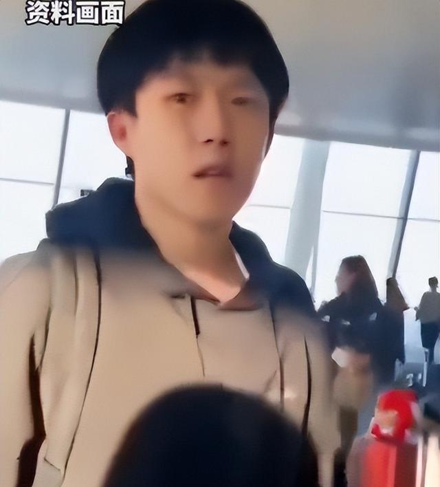 国乒夺冠后回国，恶心一幕发生，王楚钦气得直摇头，没人笑得出来