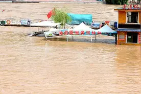 黄河水比市区高7米，地上悬河危险！为什么不把泥沙挖走？图片