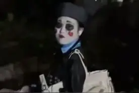 重庆一女子半夜扮僵尸吓坏小区邻居？物业回应：恰好过节有表演 律师：要看女子有无主观上的故意！图片
