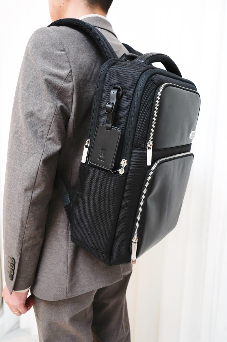 职场人士的得力助手,LEVEL8新品探界者商务双肩包——助你轻松应对工作挑战!