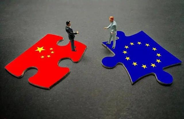 法国总统刚回国就变脸，威胁要对中方加征关税！效仿美国做法