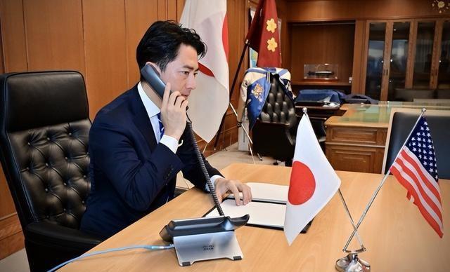 高市早苗吃下“定心丸”，中国还未发力，日本右翼准备弃车保帅？