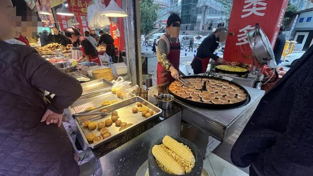 轨道直达的赶场地！地方超大，东西多，买菜这些超方便