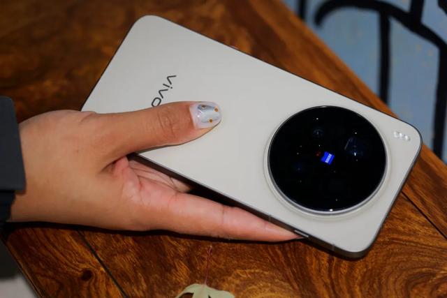 vivo X300 Pro外观赏析 | 小改换代？