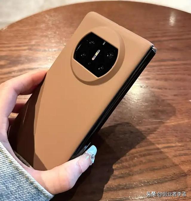 现在的手机是带壳好还是不带壳好呢？