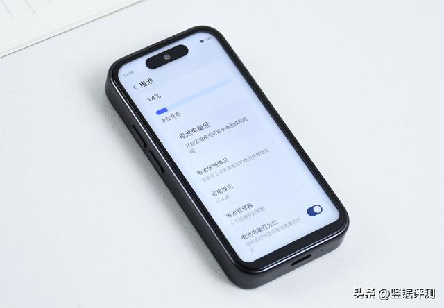 国产4英寸“小屏手机”简评：搭载8核处理器，还支持遥控家电