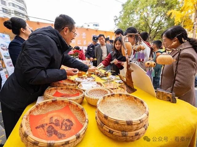 比人山人海还火爆的场面！就在天水“黄金大道”…