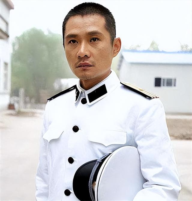 23年前他发誓成名也不抛弃丑妻，如今兑现承诺，活成爱情教科书